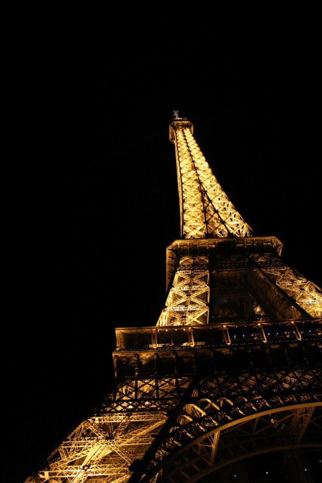 Travel Guide to Paris-torre-eiffel