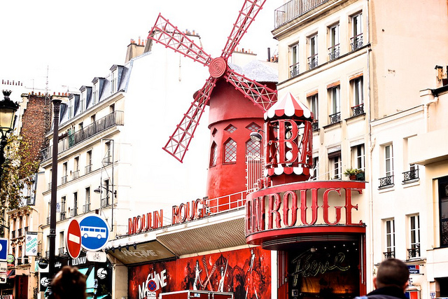 Travel Guide to Paris-moulin-rouge