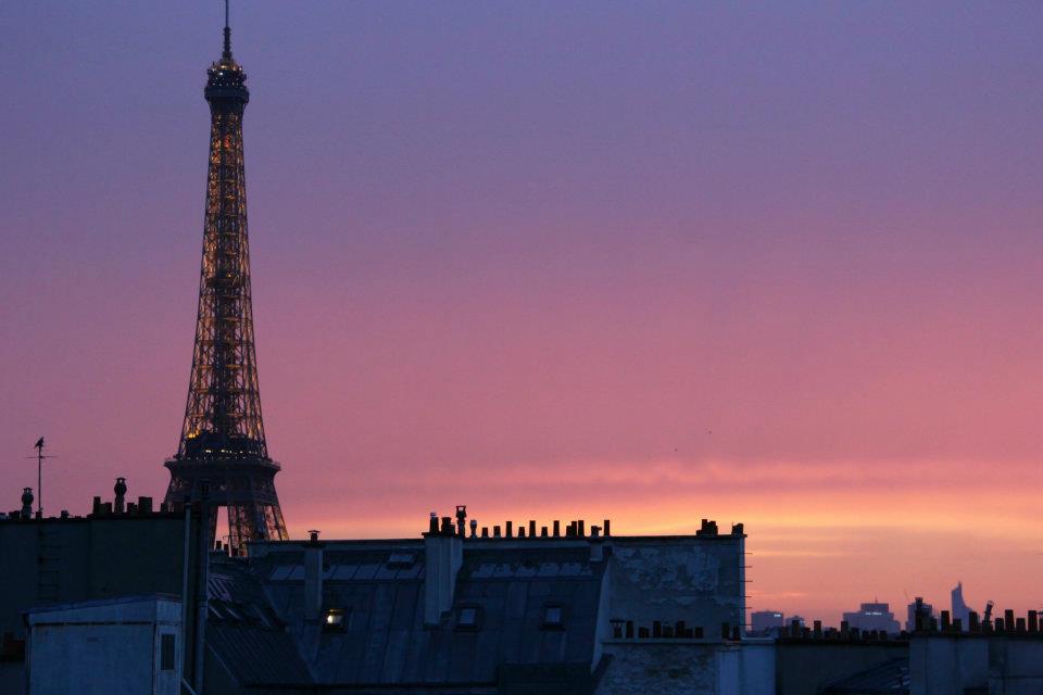 Travel Guide to Paris-torre-eiffel